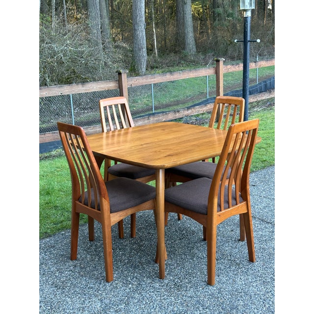 Mid century modern danish table set of 4 18" wide, 21" deep, 37.75" high, 18.75" seat height. Legs are easily coming off...