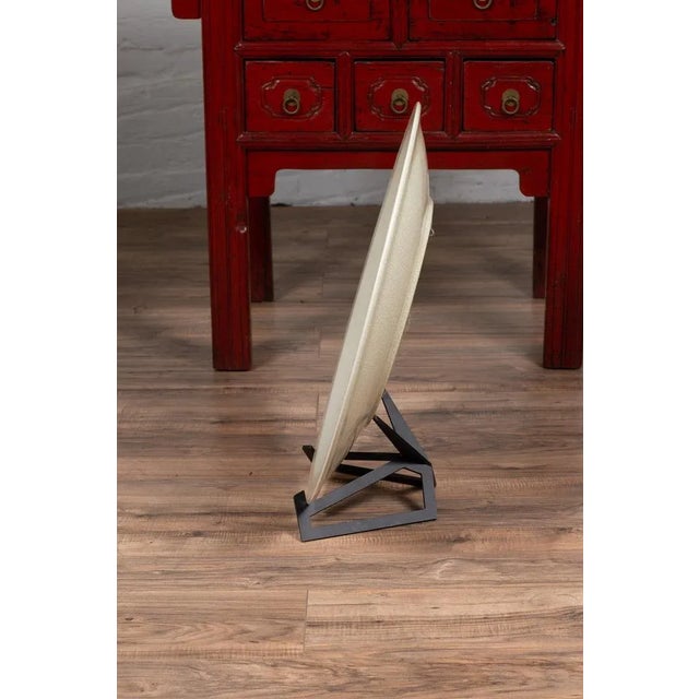 Vintage Chinese Beige Ceramic Charger Plate from the 1980s For Sale - Image 9 of 12