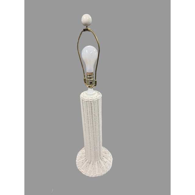 Vintage White Wicker Rattan Table Lamp Coastal Cottage Boho Hollywood Regency For Sale - Image 6 of 9