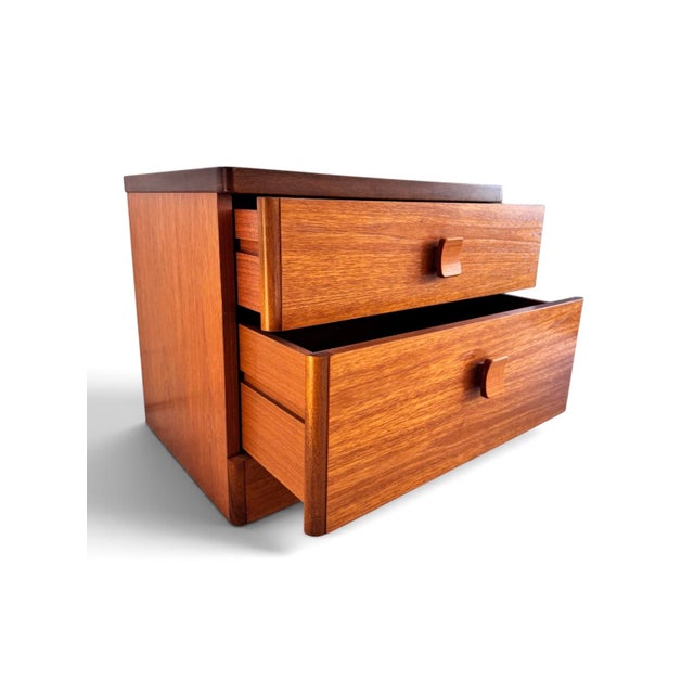 Mid-Century Modern Teak Cantata Collection Chest of Drawers by Ron Carter for Stag, 1970 For Sale - Image 3 of 8