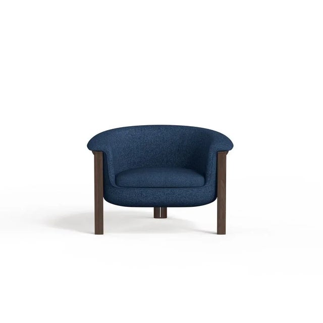 Agnes was born from the idea of transforming an armchair into a sort of tree house. The enveloping and cocooning structure...