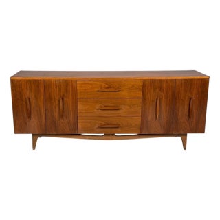 Young Manufacturing, Standard Dreser, Walnut, Usa, 1960s For Sale
