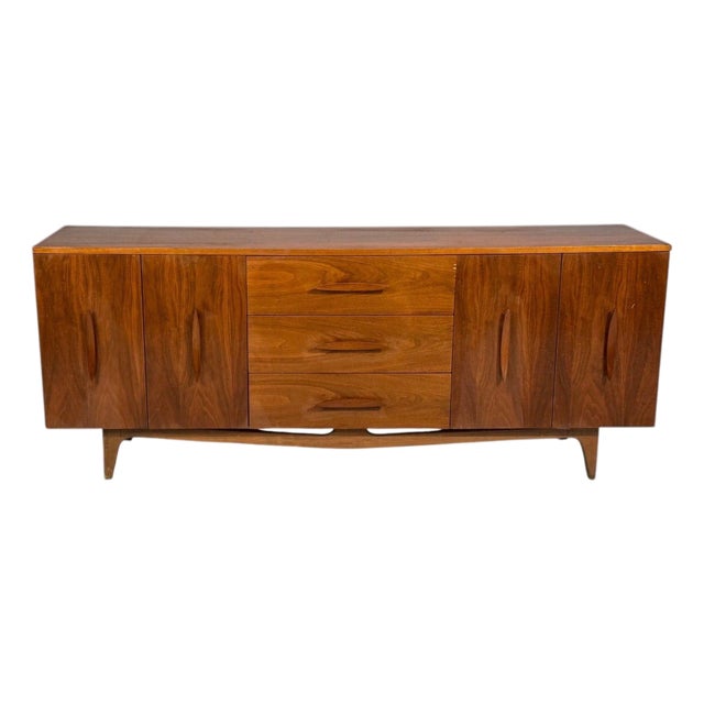 Young Manufacturing, Standard Dreser, Walnut, Usa, 1960s For Sale
