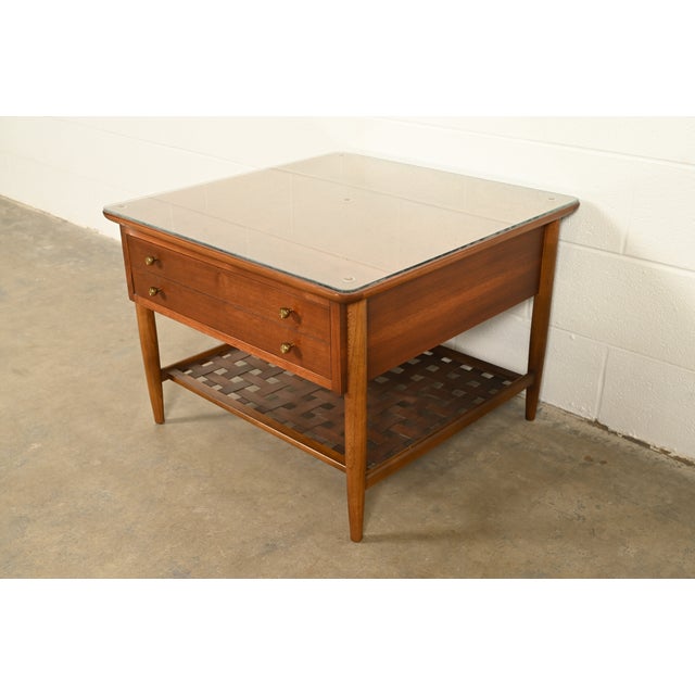 Paul McCobb Style Mid-Century Modern Walnut and Woven Shelf End Table by Lane, Circa 1960s For Sale In South Bend - Image 6 of 17