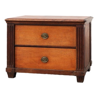 French Louis XVI Oak Commode with Fluted Corner Posts and Brass Handles, 1800 For Sale