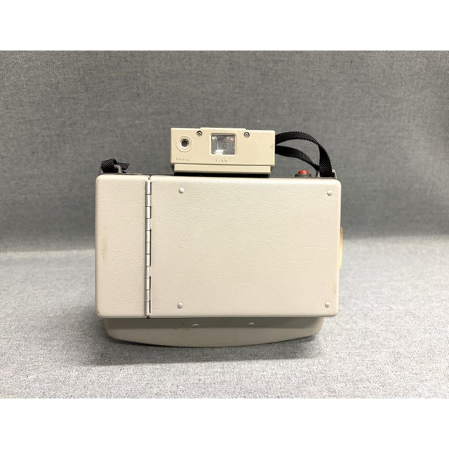 Vintage 1960s Polaroid Land Camera – Model #220 For Sale In Raleigh - Image 6 of 9
