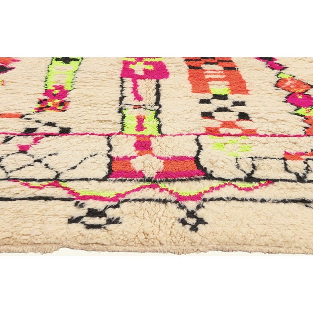 Berber Tribes of Morocco Vintage Azilal Moroccan Rug, 04'05 X 09'10 For Sale - Image 4 of 10