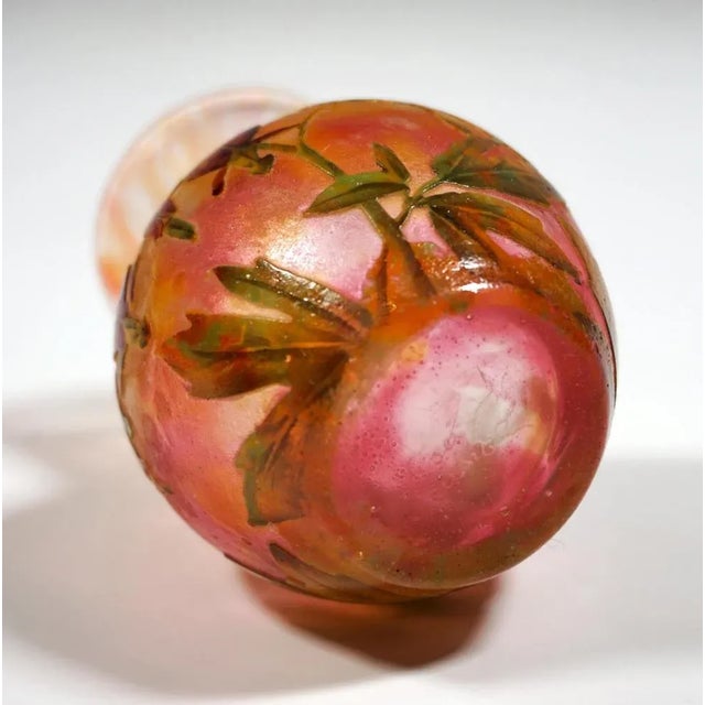 Art Nouveau Cameo Vase with Bleeding Heart Decor from Daum Nancy, France, 1900s For Sale - Image 6 of 8