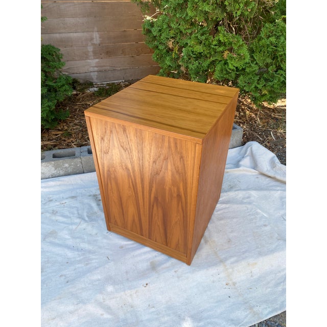 Mid-Century Danish Teak 2-Drawer Mobile File Cabinet by Jesper Furniture For Sale In Seattle - Image 6 of 11
