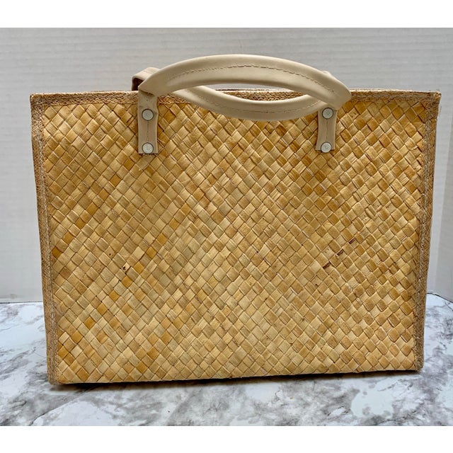 1970s Vintage Midcentury Hawaiian Souvenir Basket Tote Bag For Sale - Image 5 of 8