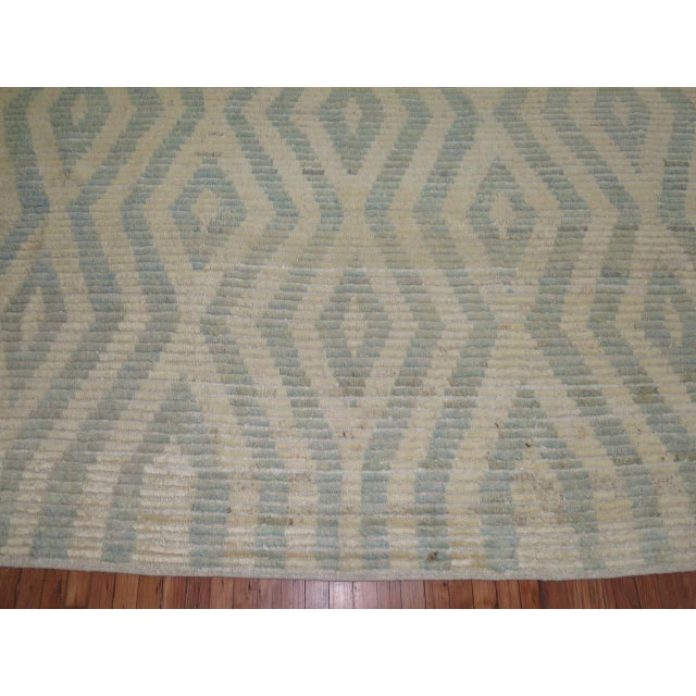 Gray Late 20th Century Zabihi Collection White Blue Gray Modern Turkish Tulu Carpet For Sale - Image 8 of 18