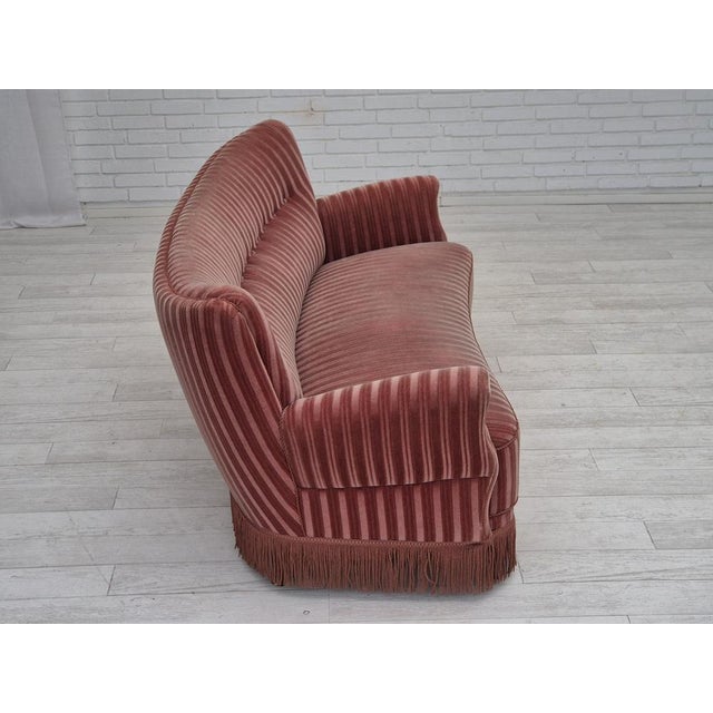 Danish Curved 3-Seater Sofa in Salmon Pink Furniture Velour, 1960s For Sale - Image 11 of 18