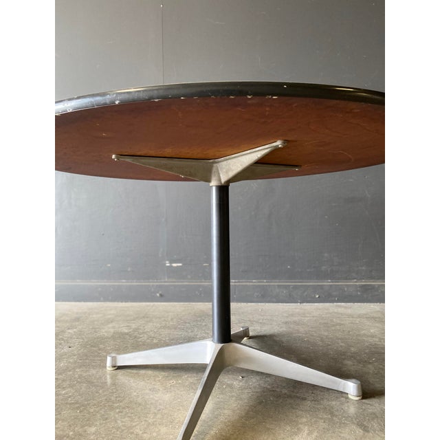 Vintage Mid Century Modern Herman Miller Round Pedestal Table Chairish