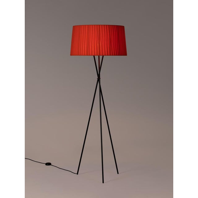 Contemporary Red Trípode G5 Floor Lamp by Santa & Cole For Sale - Image 3 of 14