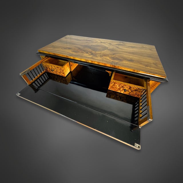 Biedermeier Writing Desk in Walnut, 1820 For Sale - Image 4 of 18