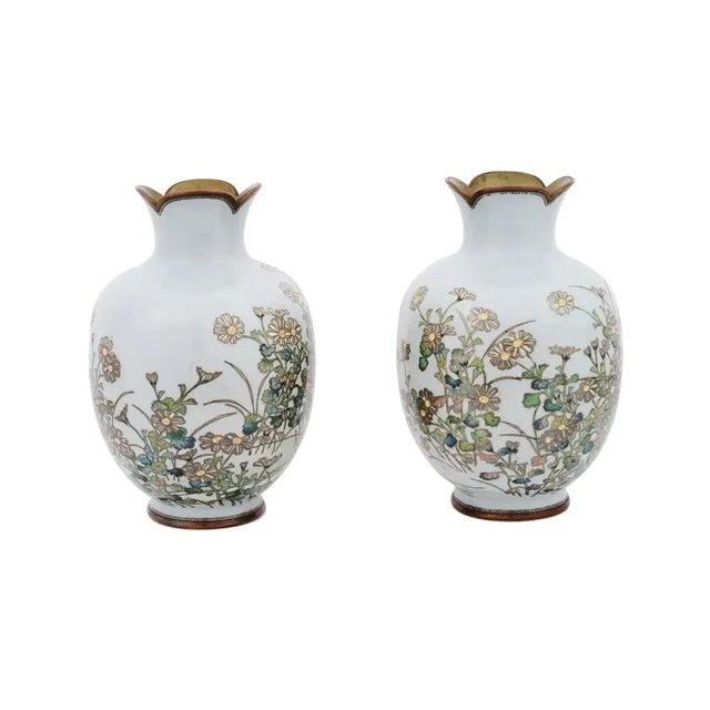 Japanese Late 19th Century A Pair of Meiji Japanese Cloisonne Silver Wire Vases With Dandelions For Sale - Image 3 of 6