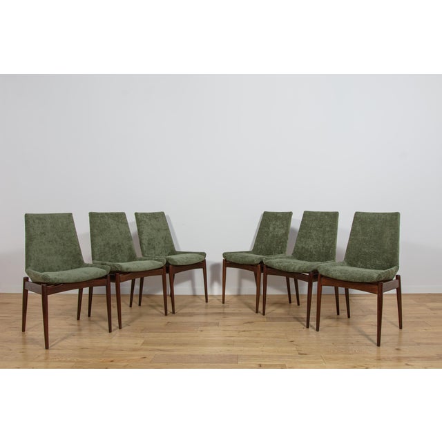 This set of six Hamilton dining chairs was designed by Robert Heritage for the renowned British furniture maker Archie...