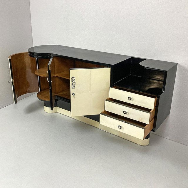 1930s Art Deco Sideboard in Parchment and Black Lacquer, 1930s For Sale - Image 5 of 7