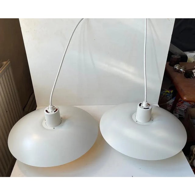Metal Vintage White PH4 / 3 Pendant Lamps by Poul Henningsen for Louis Poulsen, Set of 2 For Sale - Image 7 of 9