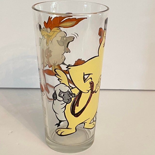 1970s Rare 1976 Looney Tunes Collector Series "Stealing Sheep" Glass Featuring Sam Sheepdog and Ralph E. Wolf For Sale - Image 5 of 6