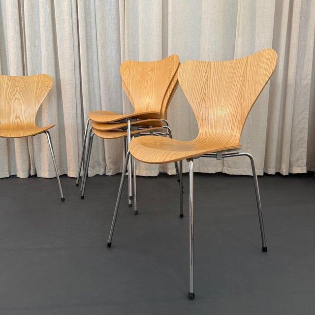 2010s Arne Jacobsen for Fritz Hansen Ash Series 7 Chair Model 3107 For Sale - Image 5 of 9
