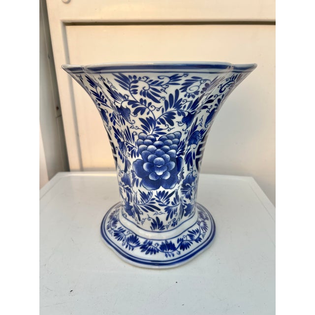 Vintage Blue and White Asian Style Vase For Sale In West Palm - Image 6 of 7