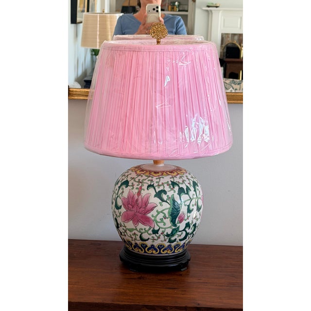 1960s Chinoiserie Ginger Jar Lamp With Pink and Green Floral Design and Pink Shade For Sale - Image 10 of 10