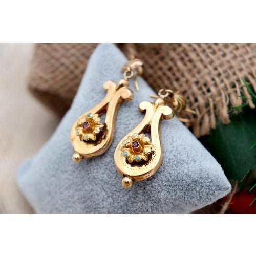 Gold Gold Earrings with Reliefs and Applications, Set of 2 For Sale - Image 8 of 8