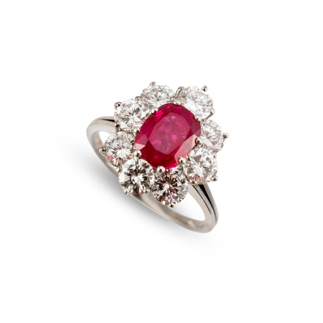 Gender: Ladies Metal Type: 18K White Gold Ring Size: 6.5 Weight: 4.68 grams Ladies 18K white gold vintage, diamond and...