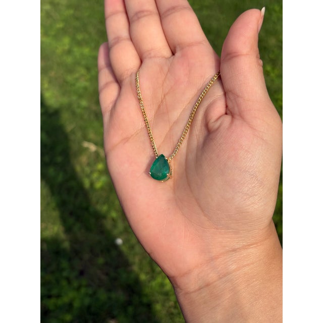 3.88ct Pear Cut Emerald Solitaire Art Deco Necklace in 14k Gold Curb Chain For Sale - Image 9 of 17