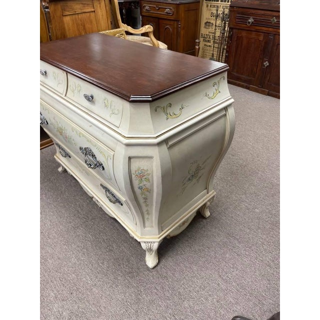 Abstract Late 20th Century White Bombay Style Chest of Drawers Dresser, Floral Print, Finished Woodgrain Top, 4 Drawers, Carved For Sale - Image 3 of 12