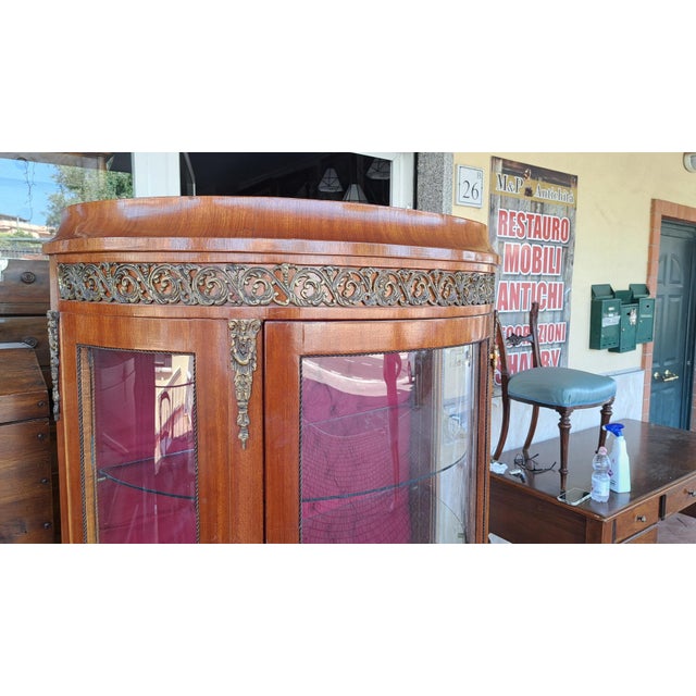 French Crescent Display Case in Walnut For Sale - Image 4 of 7