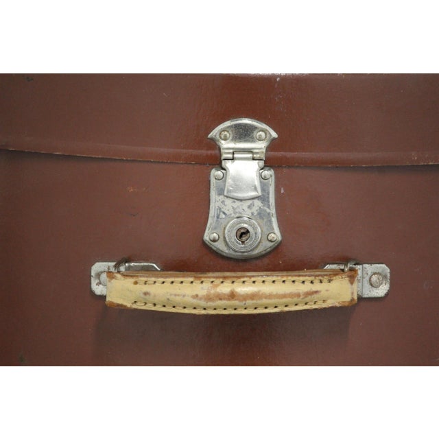 Round Brown Hat Box, 1890s For Sale - Image 4 of 18