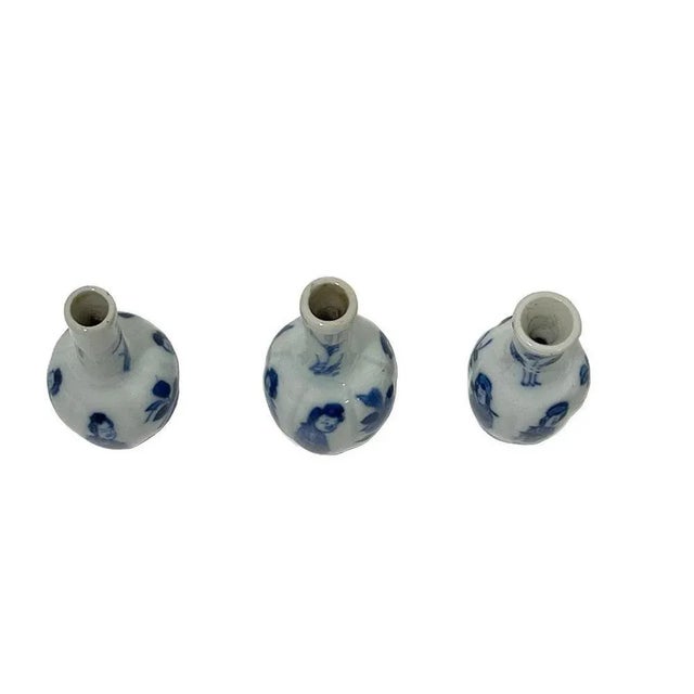 Blue and White Kangxi Dollhouse Miniature Vases in Chinese Porcelain, 18th Century, Set of 3 For Sale - Image 3 of 10