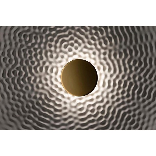 Pulse 64hz sculptural pendant light by radar. Dimensions: diameter 40 x h 20 cm. Materials: reinforced g9 led system with...