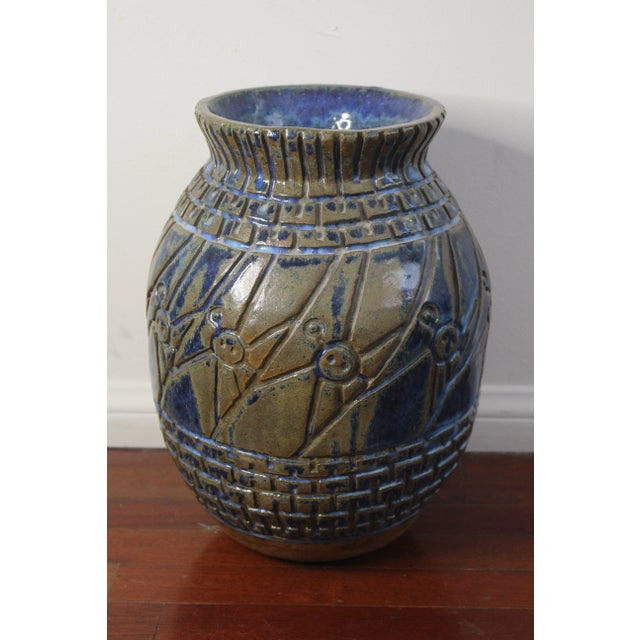 Art Deco 1990s Large Studio Pottery Floor Vase by California Artist Jacqueline Biaggi For Sale - Image 3 of 10