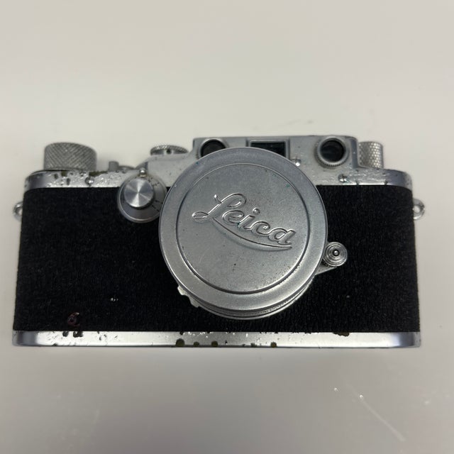 Traditional Vintage Leica Ernst Leitz Wetzler Camera For Sale - Image 3 of 12