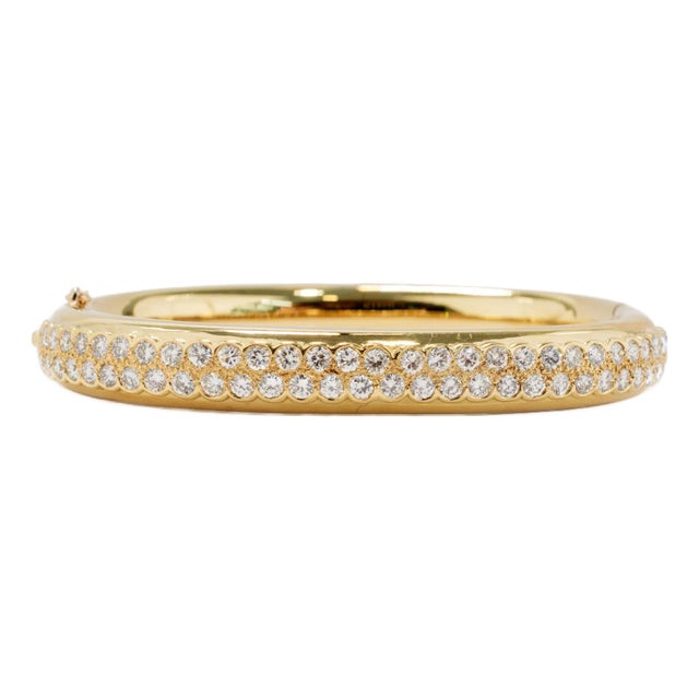 Vintage Swiss 18k Yellow Gold 4.50ct Pave Diamond Hinged Rounded Bangle Bracelet For Sale
