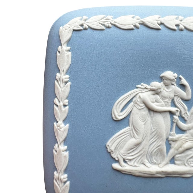 English Early 20th Century Wedgwood Blue Jasperware Lidded Trinket Box With Neo Classical Relief For Sale - Image 3 of 11