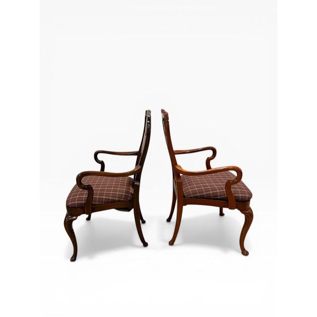 English Late 20th Century Kindel Queen Anne Style Mahogany Dining Chairs, Set of 4 (2 Arm, 2 Side) For Sale - Image 3 of 10