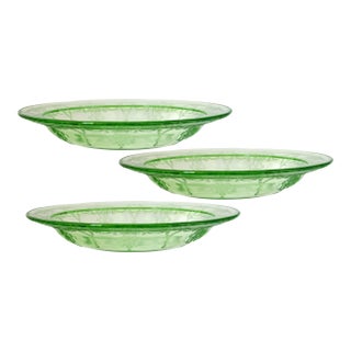 Early 20th Century Cameo Green Depression Uranium Glass Bowls, Set of 3 For Sale