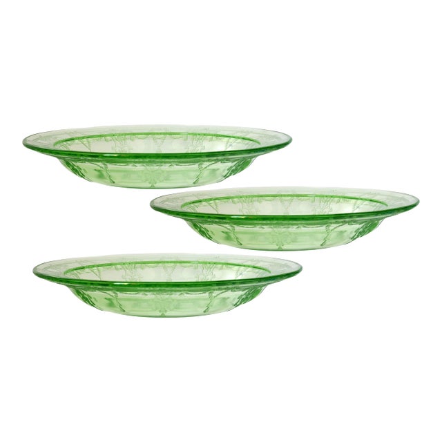 Early 20th Century Cameo Green Depression Uranium Glass Bowls, Set of 3 For Sale