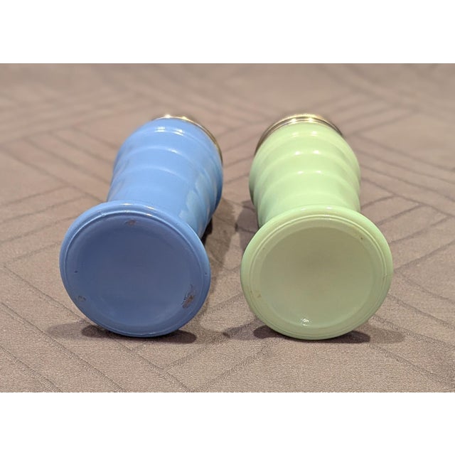 Mid-Century Modern Vintage 1940s Hazel-Atlas "Moderntone" Platonite Pastel Salt and Pepper Shakers - Pair For Sale - Image 3 of 5