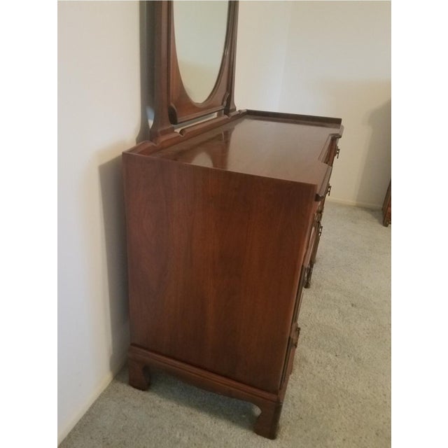 1940s Traditional Walnut Vanity Davis Cabinet Co. With Mirror For Sale - Image 12 of 13