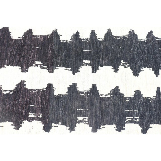 Measures 9'6 x 12'1 Modern Abstract-Modern Black and White Rug by Keivan Woven Arts 9'6 x 12'1 This modern casual Afghan...