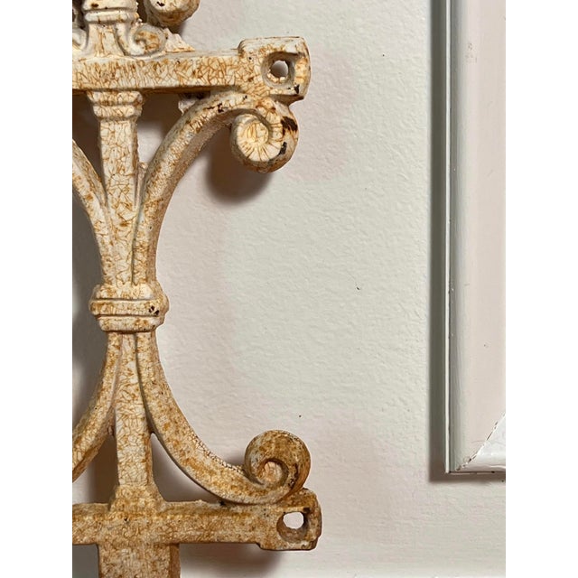 Set of 6 Cast Iron Interlocking Garden Edging Fences, White Paint Patina, 20th Century For Sale - Image 13 of 17
