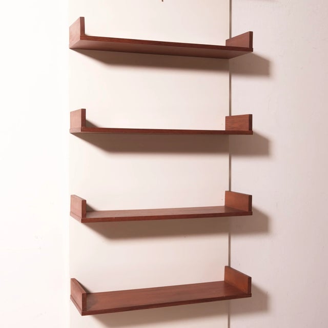 Beautiful set of 6 handcrafted wooden shelves, original from the 1960s, made in Italy, ideal for creating your own unique...