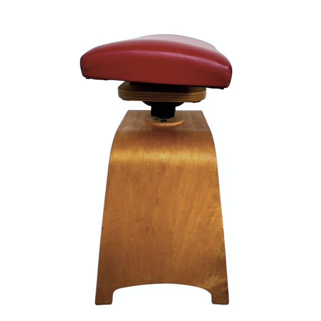 Modern Qor360 Cleo Stool: Dynamic Ergonomics Meets Sculptural Design For Sale - Image 3 of 14