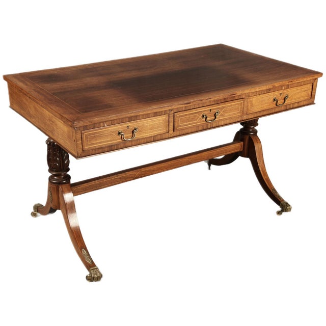 Age/age and origin/origin: The desk is probably from the end of the 19th century and its origin is England...