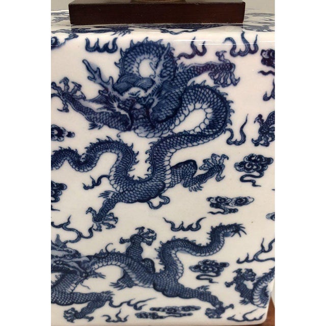 Wood Rare Vintage Ralph Lauren Blue & White Dragon Chinoiserie Porcelain Table Lamp With Brass and Wood Base For Sale - Image 7 of 18